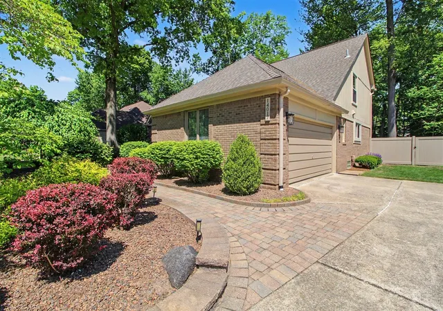 Photo 3 of Single Family Residence at 14017 Towering Oaks Dr, Shelby Township, MI 48315 | MLS# 70536674 | | Sold on 2026-07-02