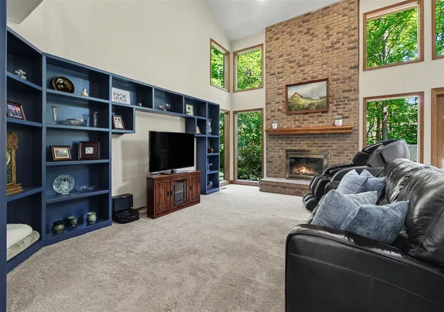 Photo 5 of Single Family Residence at 14017 Towering Oaks Dr, Shelby Township, MI 48315 | MLS# 70536674 | | Sold on 2026-07-02