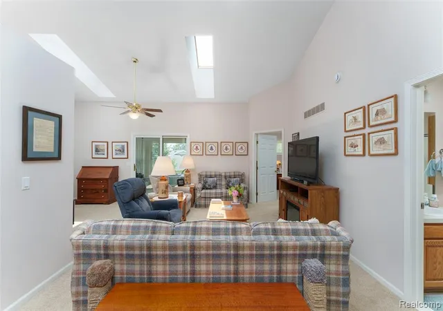 Listing Photo 4 - Condo for sale in building located at 164 Addison Cir, Fowlerville, MI 48836