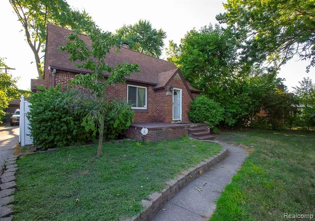 2nd image of 23095 Hill Ave, Warren, MI 48091 | MLS# 61016986