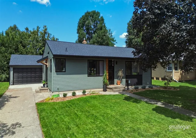 Photo 1 of Single family home for sale at 1517 32nd St, Wyoming, MI 49509 | MLS# 70555091 | Listing updated on 2026-09-17