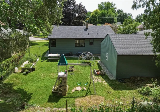 Photo 2 of Single family home for sale at 1517 32nd St, Wyoming, MI 49509 | MLS# 70555091 | Listing updated on 2026-09-17