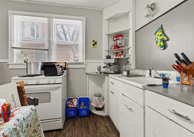 Listing Photo 4 - Condo for sale in building located at 1236 Alpine Ave, Grand Rapids, MI 49504