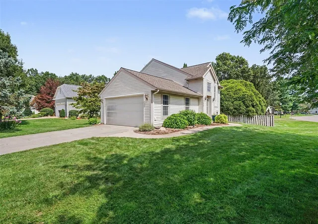 Photo 2 of Sale Pending at 14255 Ottawa Creek Ln, Holland, MI 49424 | MLS# 70553310 | Listing updated on 2026-08-30