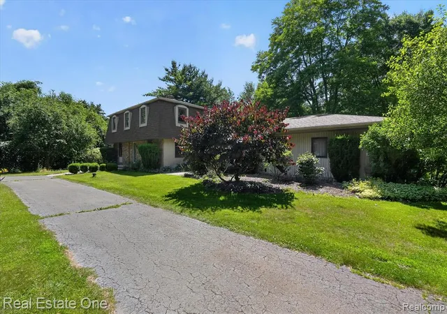 3rd image of 6039 Fish Lake Rd, Holly, MI 48442 9179 | MLS# 61009926