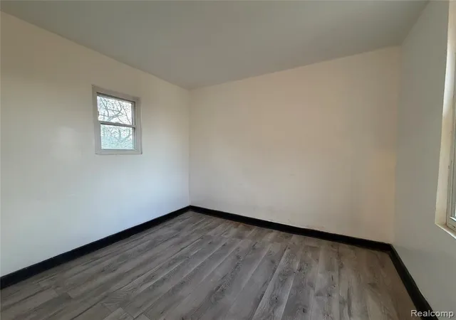 3rd image of 593 Owen St, Detroit, MI 48202 | MLS# 60985360