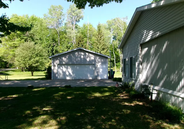 Photo 3 of Sale Pending at 2960 Pinecroft Dr, Lake, MI 48632 | MLS# 50209572 | Listing updated on 2026-07-17