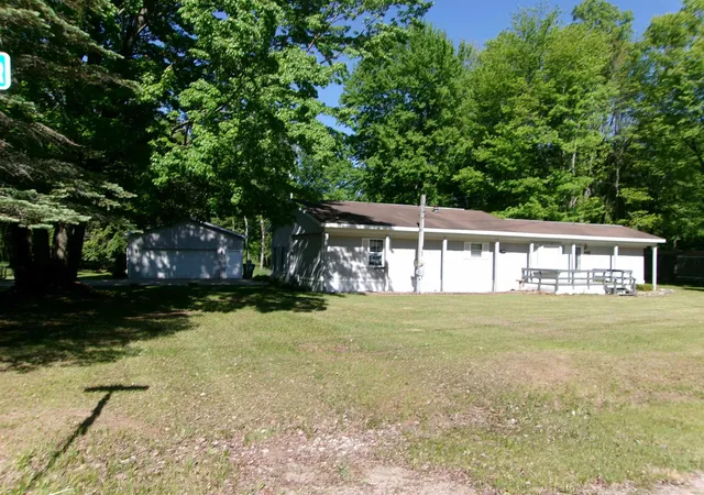 Photo 4 of Sale Pending at 2960 Pinecroft Dr, Lake, MI 48632 | MLS# 50209572 | Listing updated on 2026-07-17