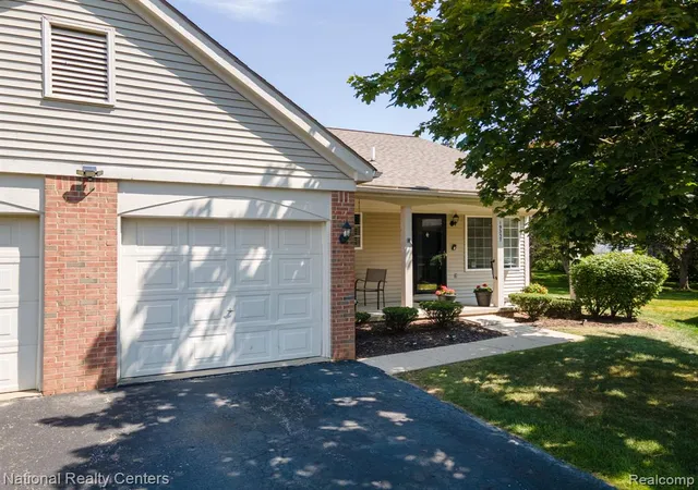 2nd image of 19337 Mandarin Dr, Roseville, MI 48066 | MLS# 61015269