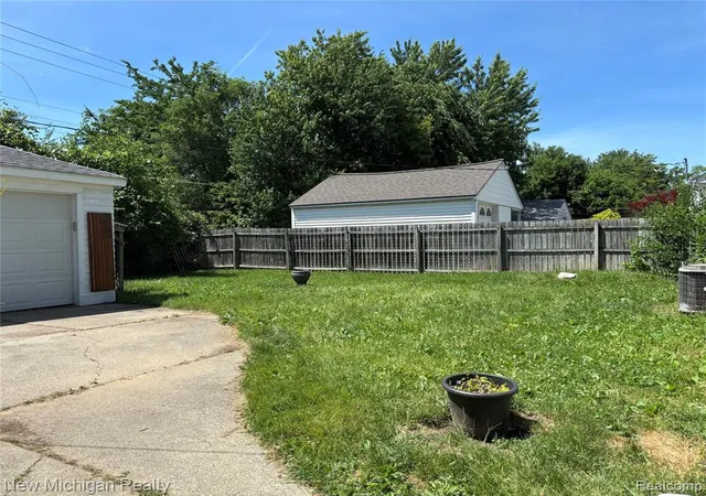 14th image of 9919 Merriman Rd, Livonia, MI 48150 2850 | MLS# 61001464