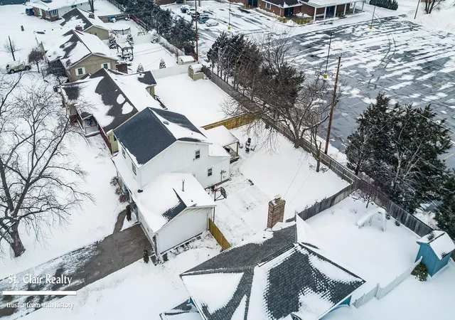 2nd image of 1813 N Woodland Dr, Port Huron, MI 48060 | MLS# 50198485