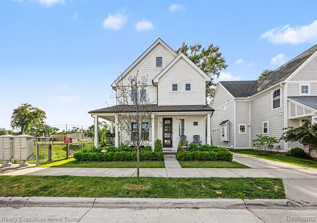 Photo 3 of Single family home for sale at 111 N Dorchester Ave, Royal Oak, MI 48067 2132 | MLS# 61003039 | Listing updated on 2026-09-01
