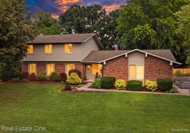 1st image of 10947 Arbour Dr, Brighton, MI 48114 | MLS# 61009685