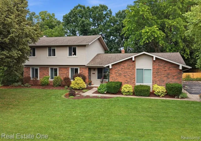 52nd image of 10947 Arbour Dr, Brighton, MI 48114 | MLS# 61009685