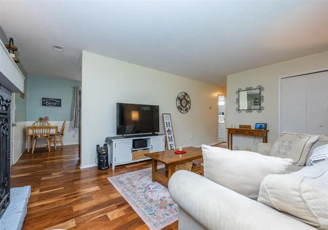 Photo 4 of Sale Pending at 536 Dell St, Saint Joseph, MI 49085 | MLS# 70550889 | Listing updated on 2026-09-25