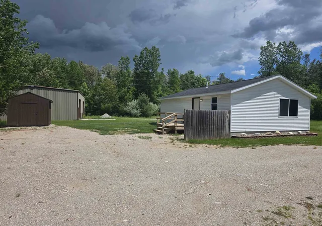 Homes for sale in Hale, MI | 4924 Long Lake Rd, Hale, MI 48739 | MLS# 80069734