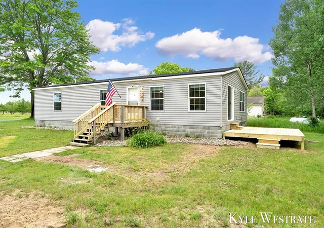 Homes for sale in Howard City, MI | 704 Chestnut, Howard City, MI 49329 | MLS# 70541861