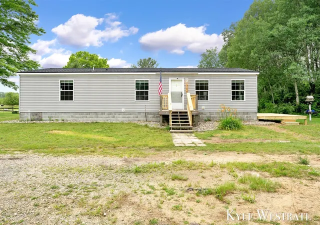Homes for sale in Howard City, MI | 704 Chestnut, Howard City, MI 49329 | MLS# 70541861
