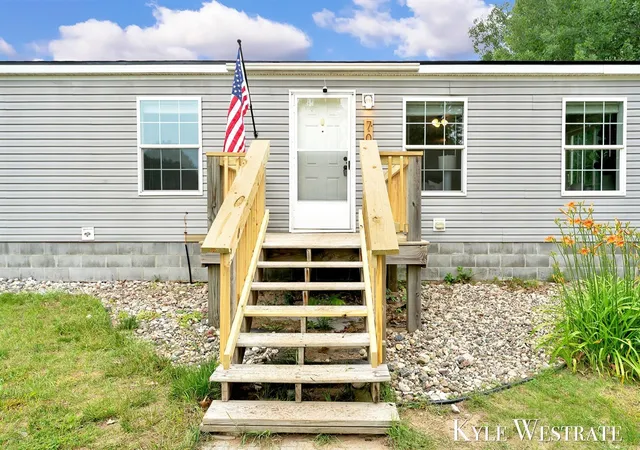 Homes for sale in Howard City, MI | 704 Chestnut, Howard City, MI 49329 | MLS# 70541861