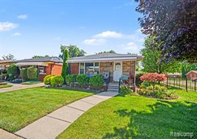 Homes for sale in Eastpointe, MI | 24804 Rosalind Ave, Eastpointe, MI 48021 | MLS# 61009236