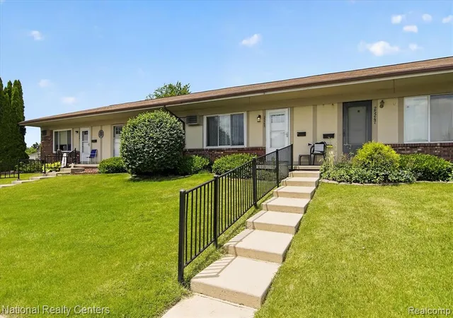 2nd image of 25245 Franklin Terrace #3, South Lyon, MI 48178 | MLS# 61007478