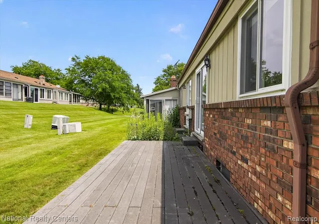 2nd image of 25245 Franklin Ter, South Lyon, MI 48178