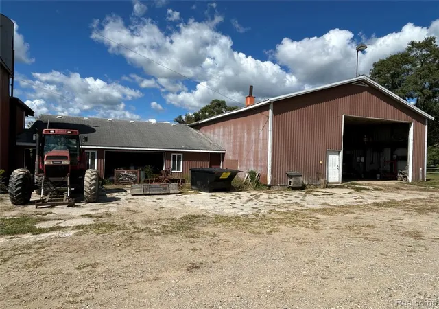 2nd image of 16465 Almont, Allenton, MI 48002 | MLS# 60987809