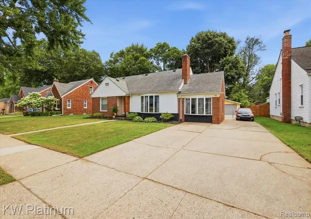Photo 5 of Sale Pending at 99 High St, Mount Clemens, MI 48043 | MLS# 61021720 | Listing updated on 2026-08-30