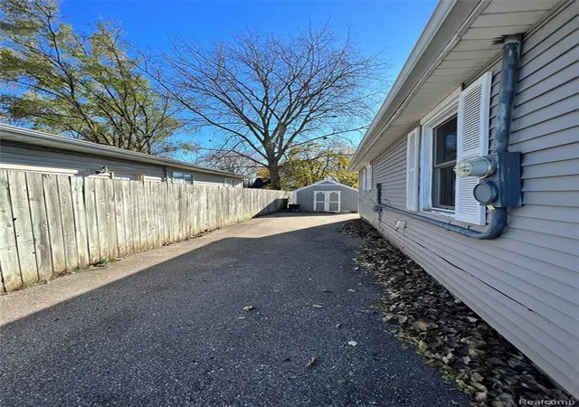 2nd image of 2735 Weiss St, Saginaw, MI 48602 | MLS# 60922817