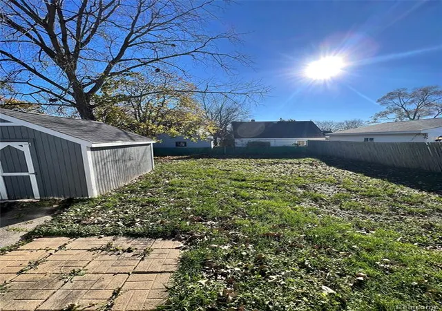 4th image of 2735 Weiss St, Saginaw, MI 48602 | MLS# 60922817