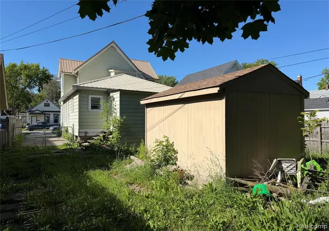2nd image of 909 Pine St, Port Huron, MI 48060 | MLS# 61022834