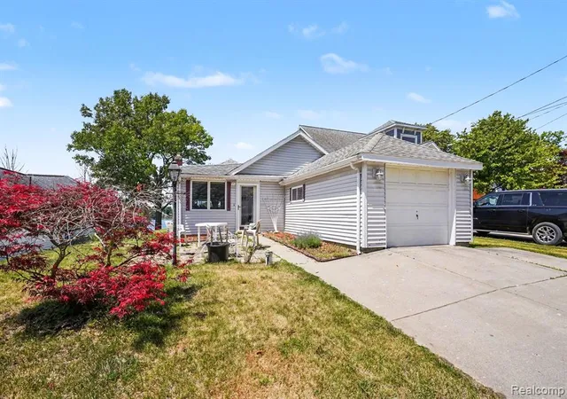 Photo 3 of Sale Pending at 14174 Dartmouth Dr, Fenton, MI 48430 3614 | MLS# 61003615 | Listing updated on 2026-08-27