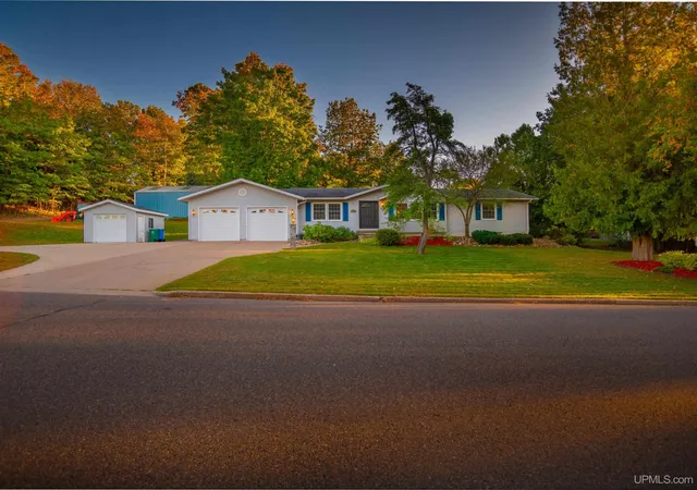 Homes for sale in Marquette, MI | 1005 Cleveland Ave, Marquette, MI 49855 | MLS# 50204449