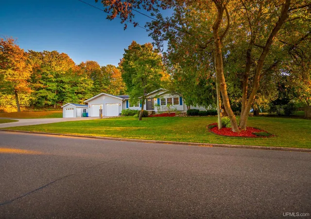 Homes for sale in Marquette, MI | 1005 Cleveland Ave, Marquette, MI 49855 | MLS# 50204449