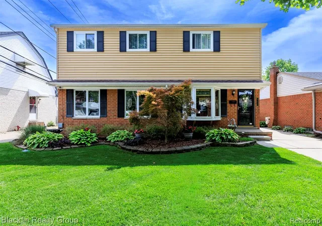 Homes for sale in Clawson, MI | 430 N Batchewana St, Clawson, MI 48017 | MLS# 60995802