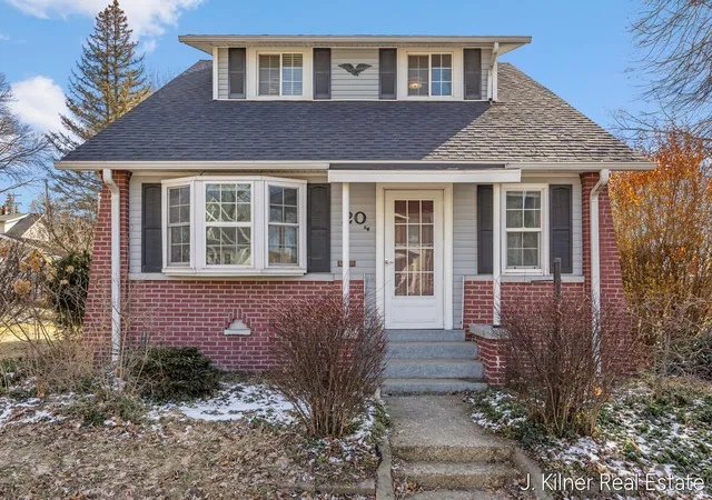 Homes for sale in Grand Rapids, MI | 20 Dean St, Grand Rapids, MI 49505 | MLS# 70523768