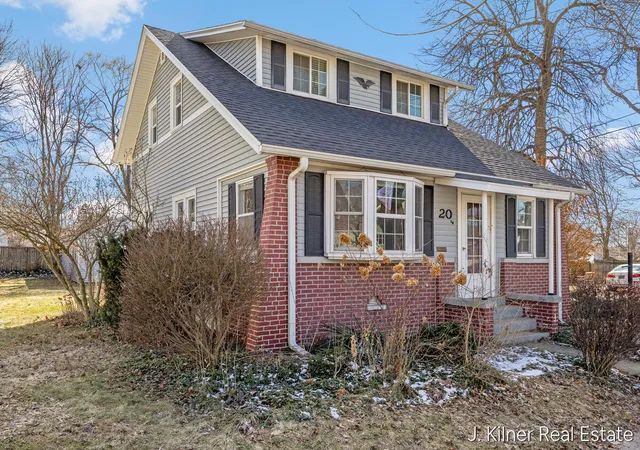 Homes for sale in Grand Rapids, MI | 20 Dean St, Grand Rapids, MI 49505 | MLS# 70523768