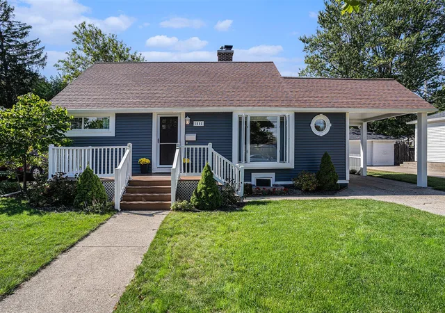 1st image of 1805 Wisconsin St, Grand Haven, MI 49417 | MLS# 70524949