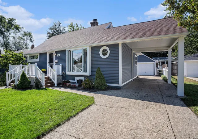2nd image of 1805 Wisconsin St, Grand Haven, MI 49417 | MLS# 70524949