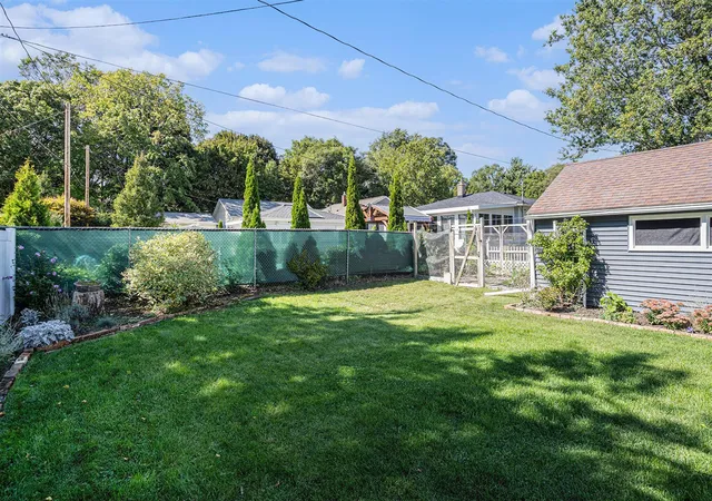3rd image of 1805 Wisconsin St, Grand Haven, MI 49417 | MLS# 70524949