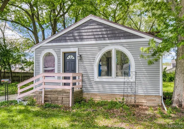 Homes for sale in Hazel Park, MI | 23075 Vance Ave, Hazel Park, MI 48030 | MLS# 60996333
