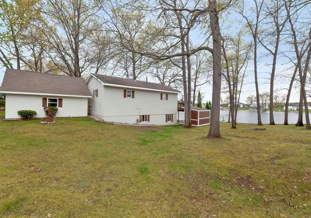 Homes for sale in Colon, MI | 59036 Lakeshore Dr, Colon, MI 49040 | MLS# 70529847