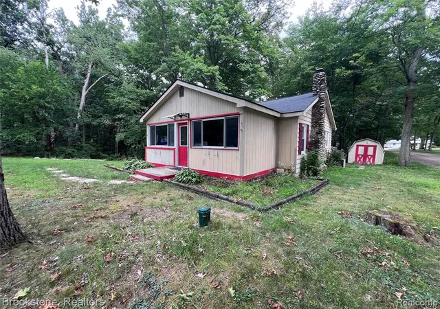 2nd image of 3256 Lakeview Blvd, Highland, MI 48356 1684 | MLS# 61023884