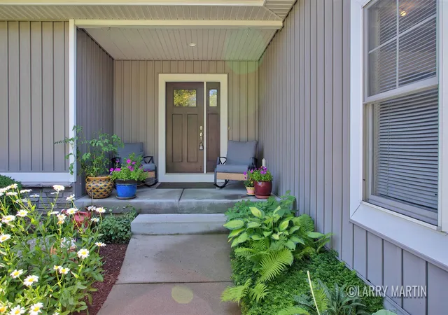 2nd image of 5982 Canal Ave, Wyoming, MI 49418 | MLS# 70545779