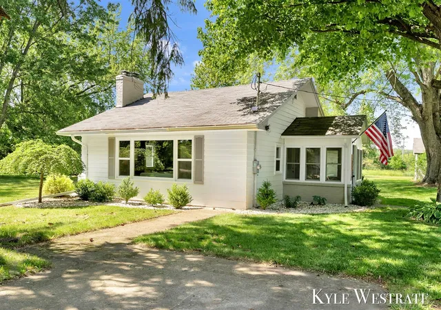 Photo 3 of Sale Pending at 10019 10 Mile Rd, Rockford, MI 49341 | MLS# 70537167 | Listing updated on 2026-08-17
