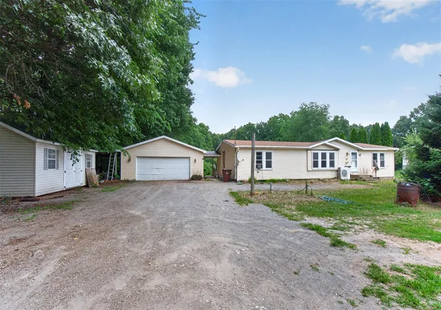 Photo 4 of Single family home for sale at 6455 Jordan Rd, Jackson, MI 49201 | MLS# 70542848 | Listing updated on 2026-08-26