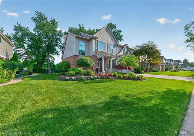 3rd image of 41575 Pheasant Creek Dr, Canton, MI 48188 | MLS# 61009263