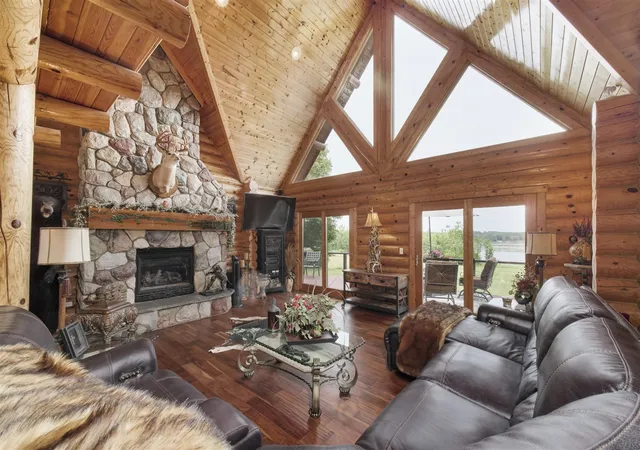 Photo 4 of Single family home for sale at 302 E Kott Rd, Manistee, MI 49660 | MLS# 70552756 | Listing updated on 2026-10-08