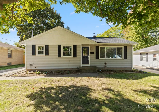 2nd image of 3329 Boone Ave, Wyoming, MI 49519 | MLS# 70499862