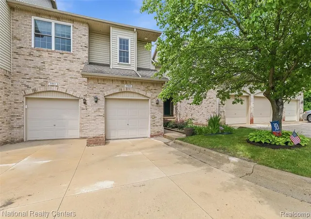 Homes for sale in Brighton, MI | 5905 High Pointe Ct, Brighton, MI 48116 | MLS# 61001251